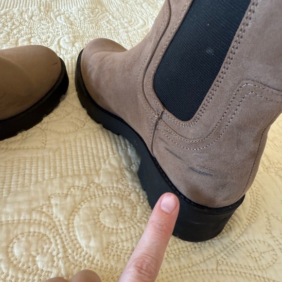 Old Navy Faux Suede Brown Ankle Boots Black Accents Women's 9 - Picture 5 of 7